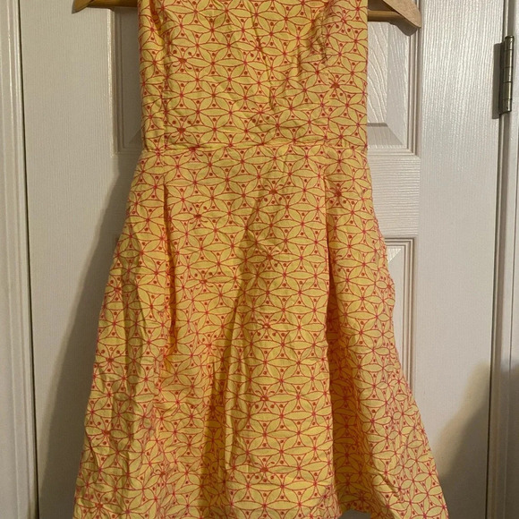 Lilly Pulitzer Felicity Starfruit Yellow Fly Away
Eyelet Strapless Dress - Picture 2 of 10